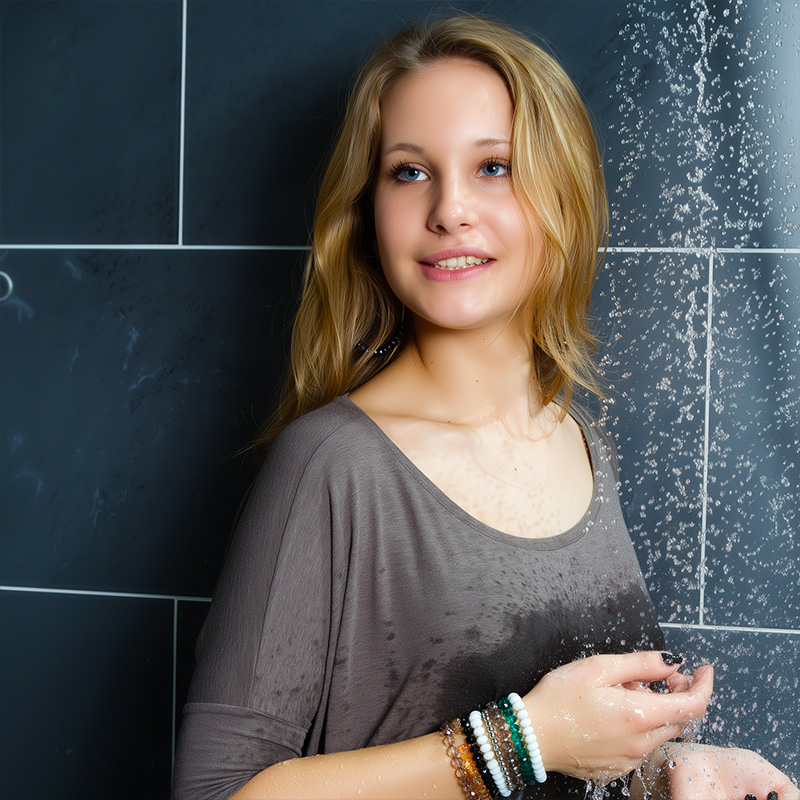 Mel's wetlook debut in the shower